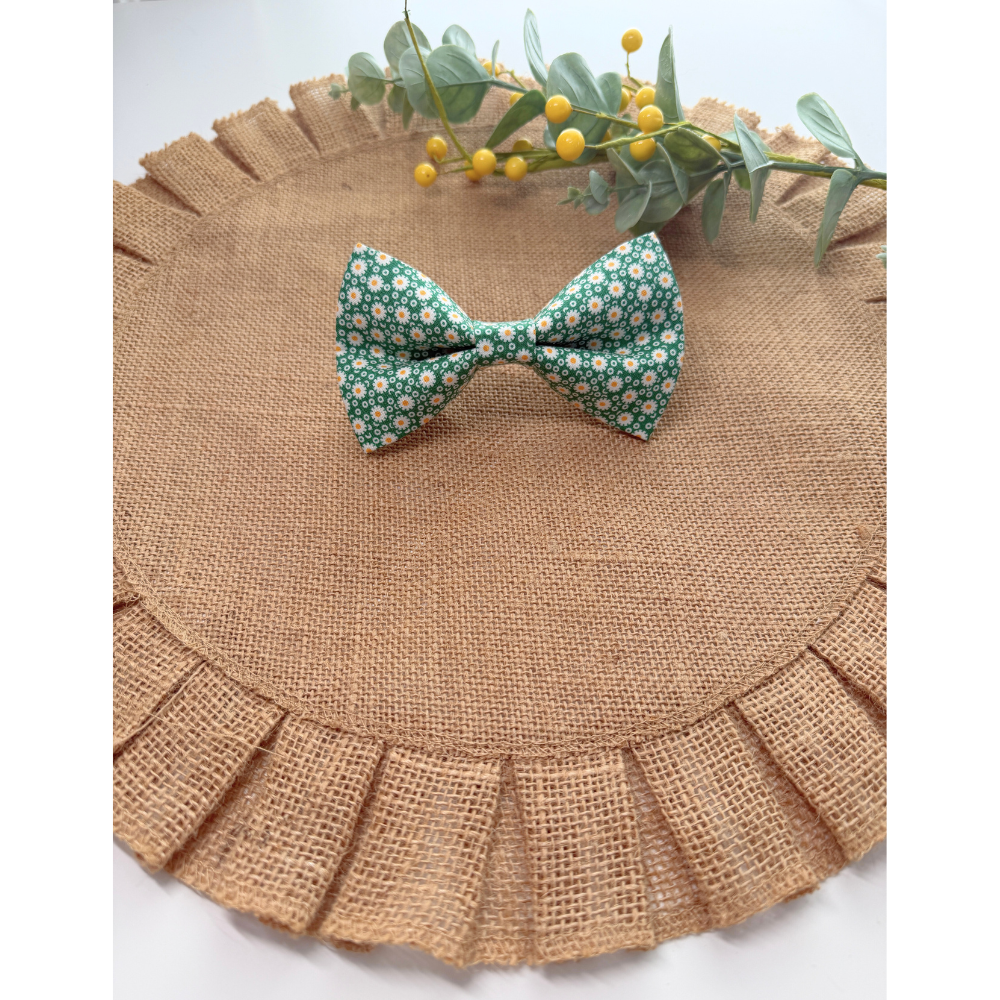 Small Green Daisies Spring Florals Bow Tie For Pets